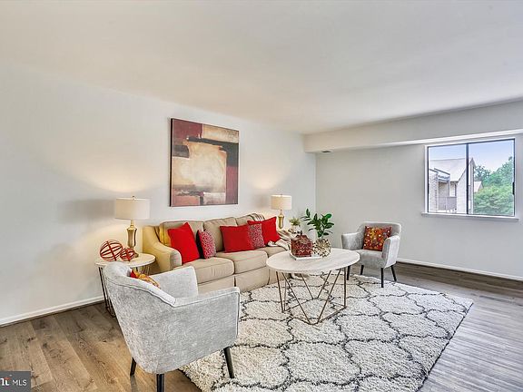 3rd image of 18 Monroe St APT 302