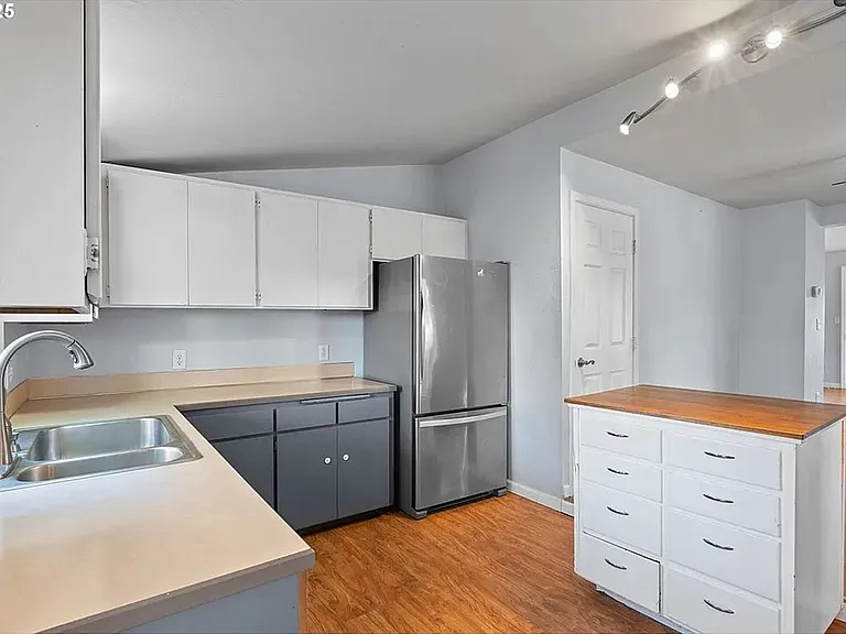 1021 Deal St — Photo 11