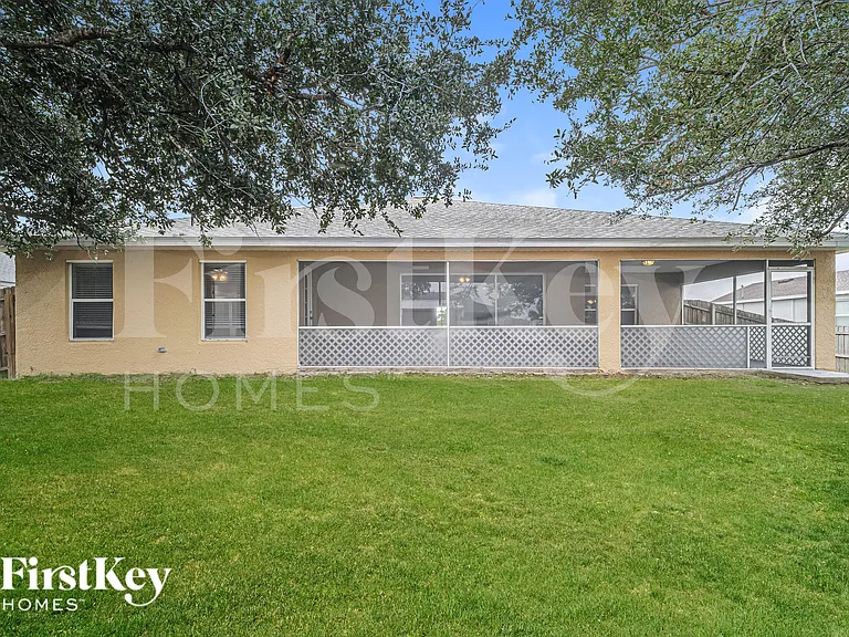 2731 SW 2nd Ln — Photo 18