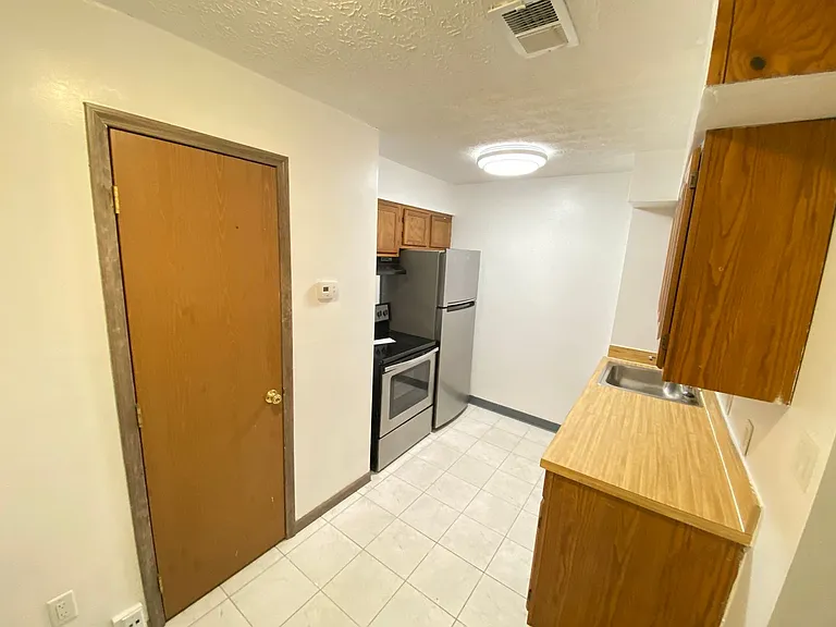 1669 Summit St #1675 — Photo 25