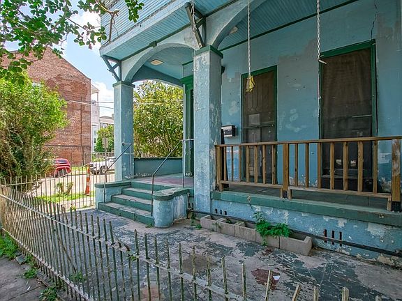 3rd image of 1718 Saint Andrew St