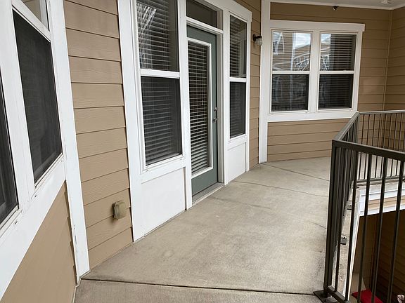 4th image of 3000 Vanderbilt Pl APT 320