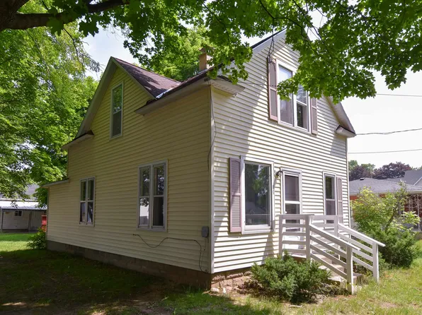 625 Carey Ave, Wild Rose, WI 54984