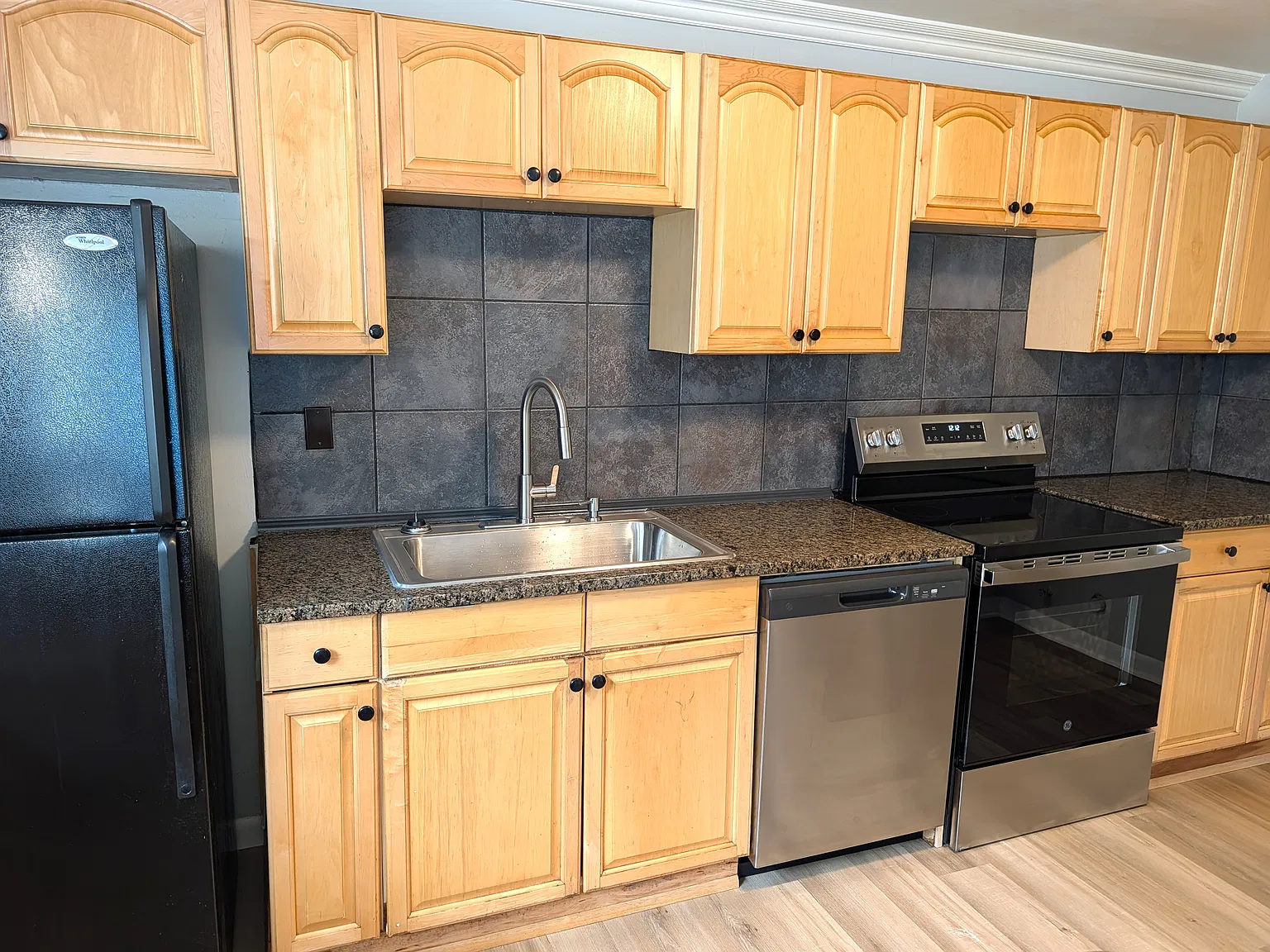 2 bed, 900 sqft, $1,440 — Photo 4