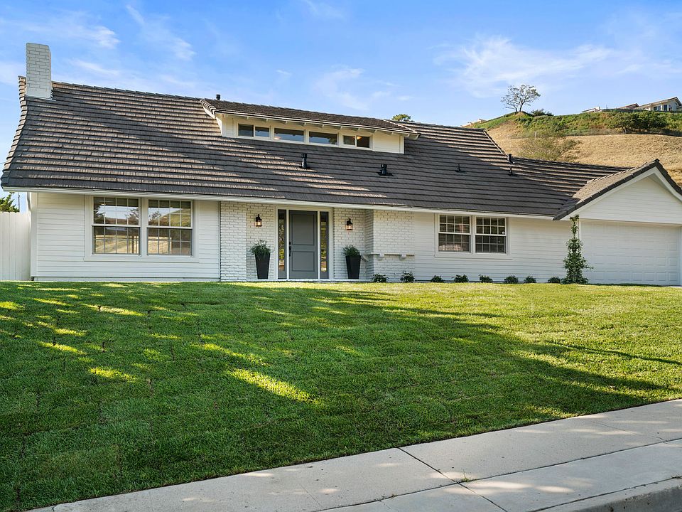 1st image of 2435 Drake Dr