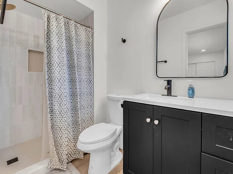 102 W Maryland Ave #E2 — Photo 11