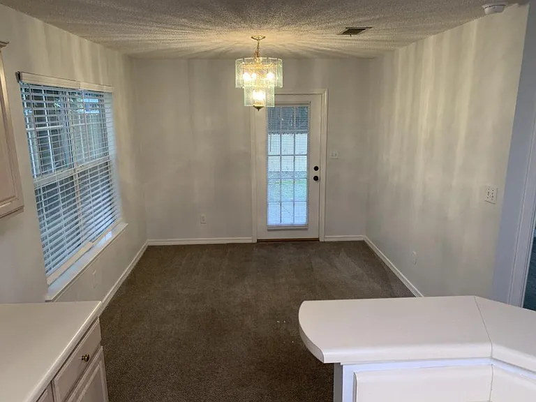 3236 Maplewood Dr — Photo 5