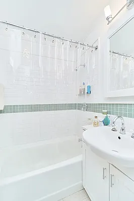 Bathroom, photo 1