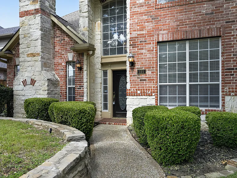 111 Ripplewood Cv — Photo 2