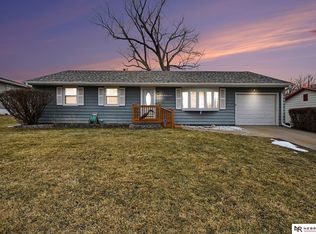 1227 Sunset Dr, Bellevue, NE 68005