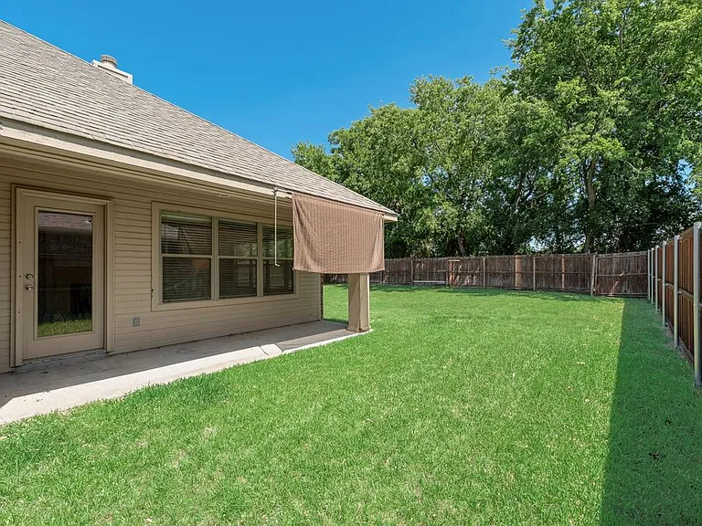 7600 Shasta Dr — Photo 26