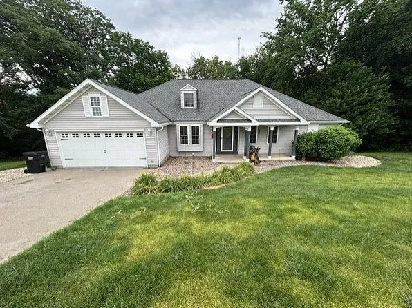 2106 Skylane Dr, Muscatine, IA 52761