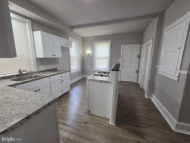 5109 Knox St — Photo 9