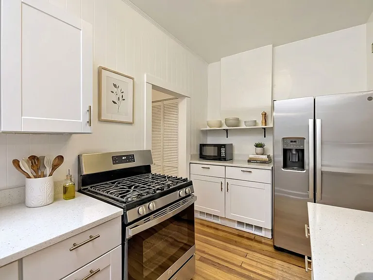 135 E Exposition Ave — Photo 4