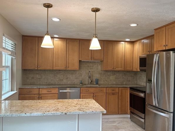 320 Newbury St APT 806, Danvers, MA 01923