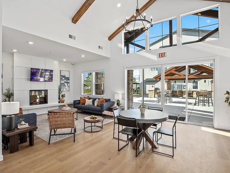 Pacific Valley Apartments — Photo 8