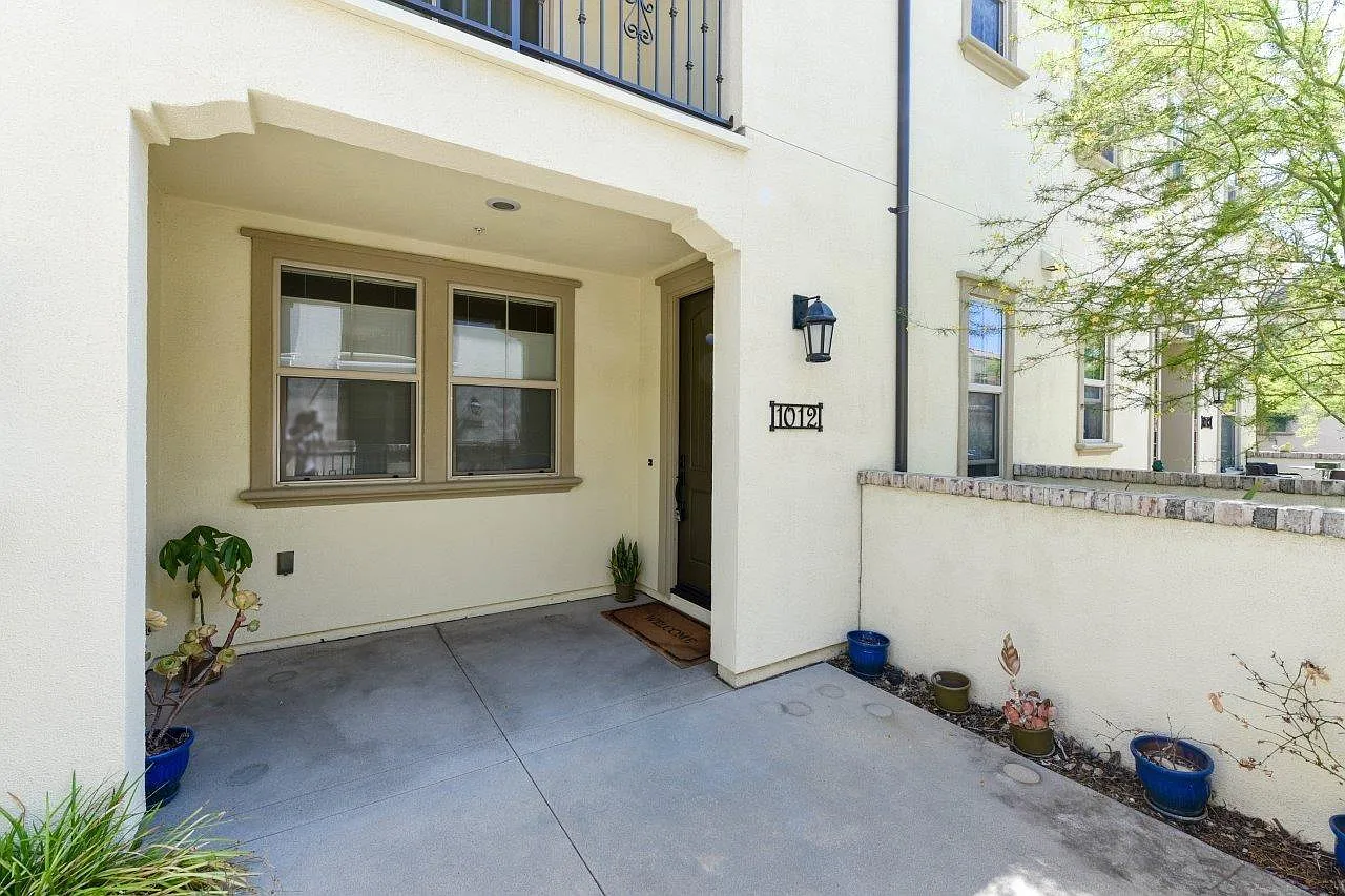 3 bed, 2.5 bath, 1662 sqft, $4,150 — Photo 3