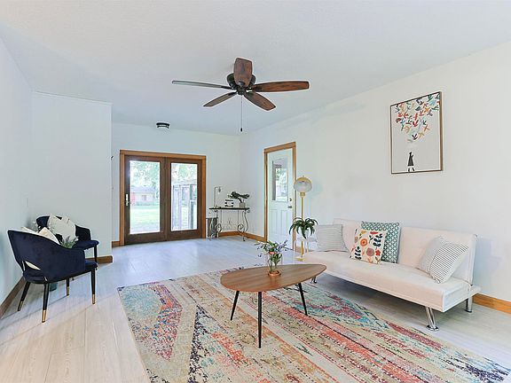 5th image of 10272 Douglas Rd