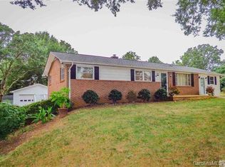 3075 Falling Creek Rd, Hickory, NC 28601