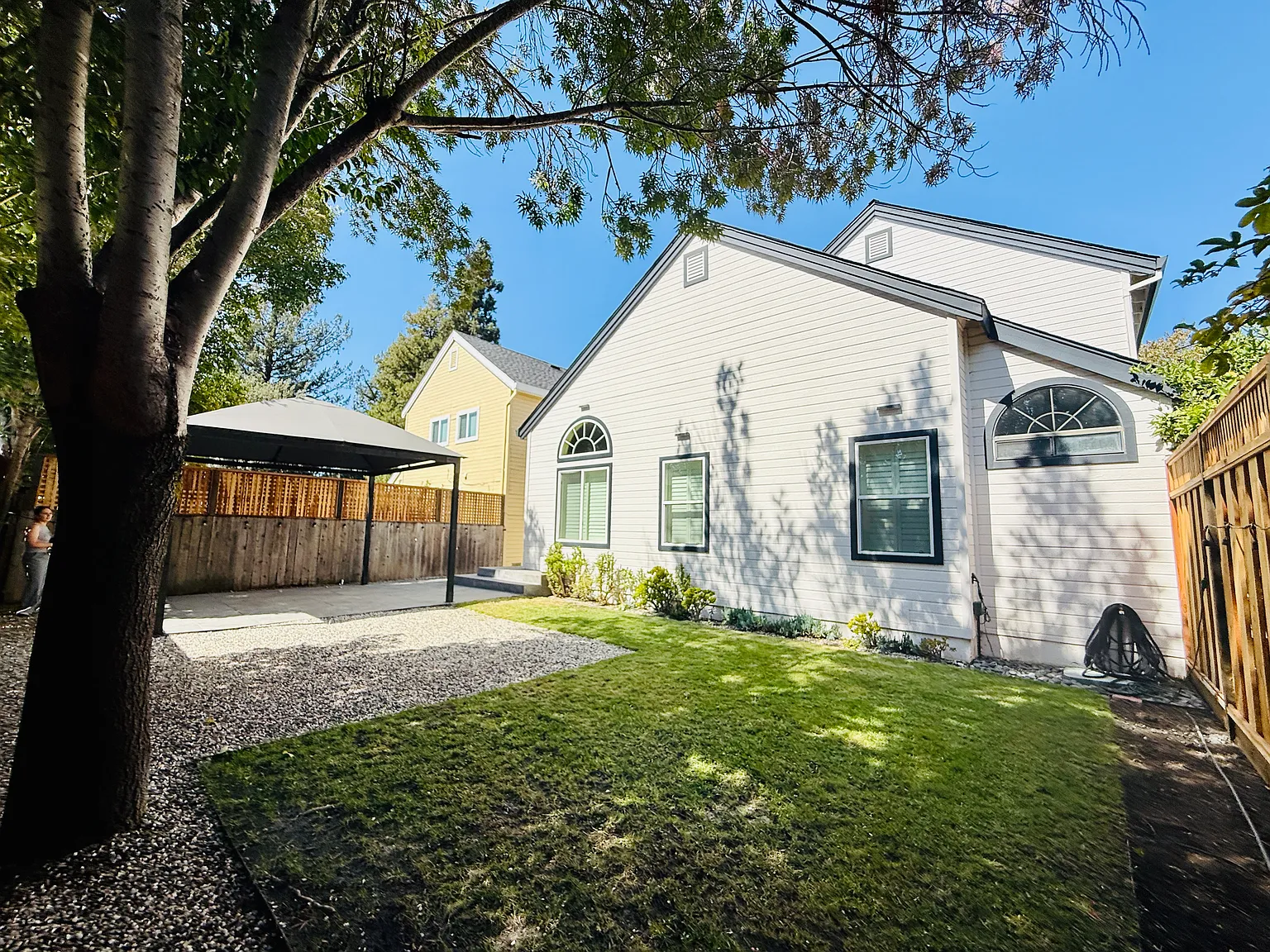 3 bed, 2.5 bath, 1734 sqft, $4,000 — Photo 4