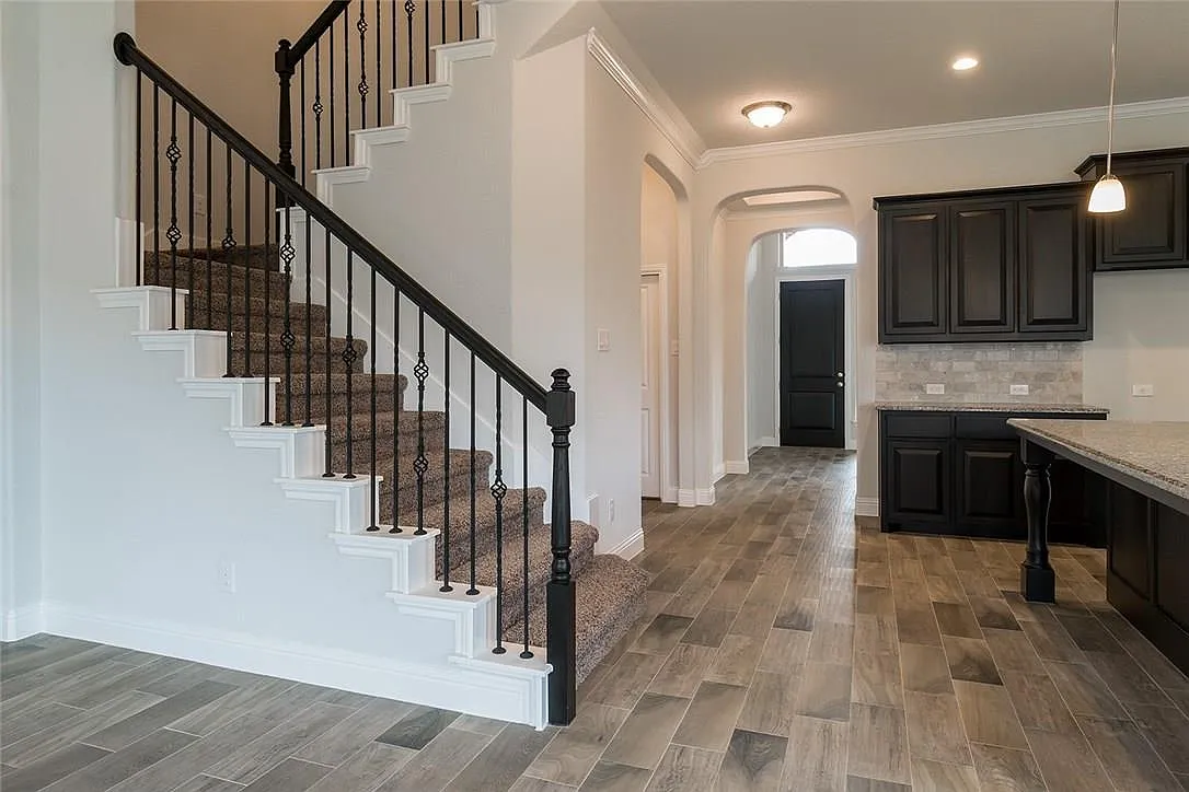 4 bed, 2830 sqft, $3,100 — Photo 2