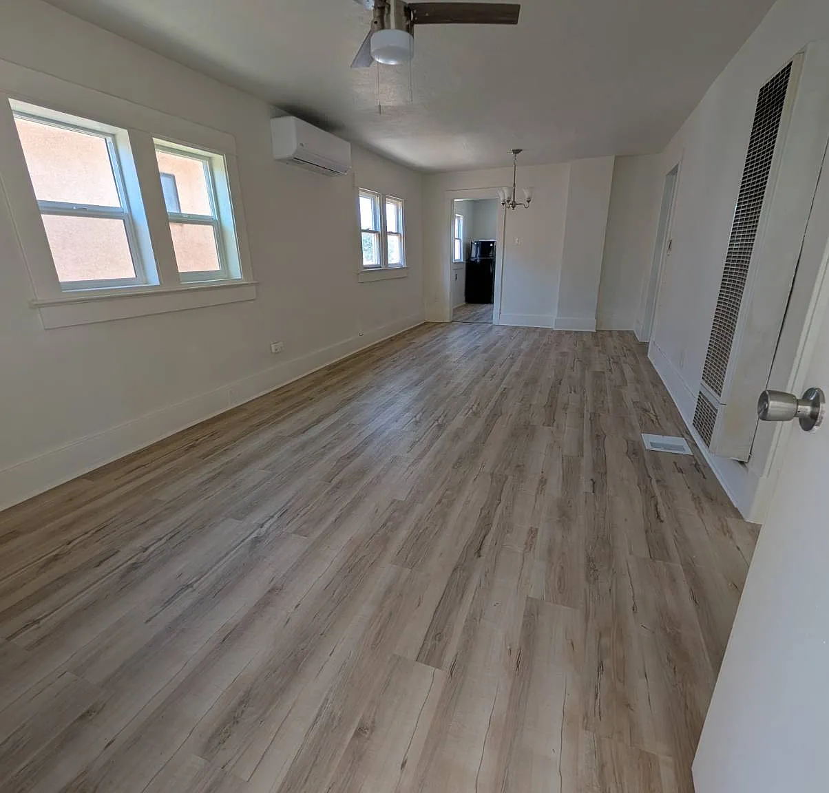 3 bed, 810 sqft, $2,300 — Photo 1