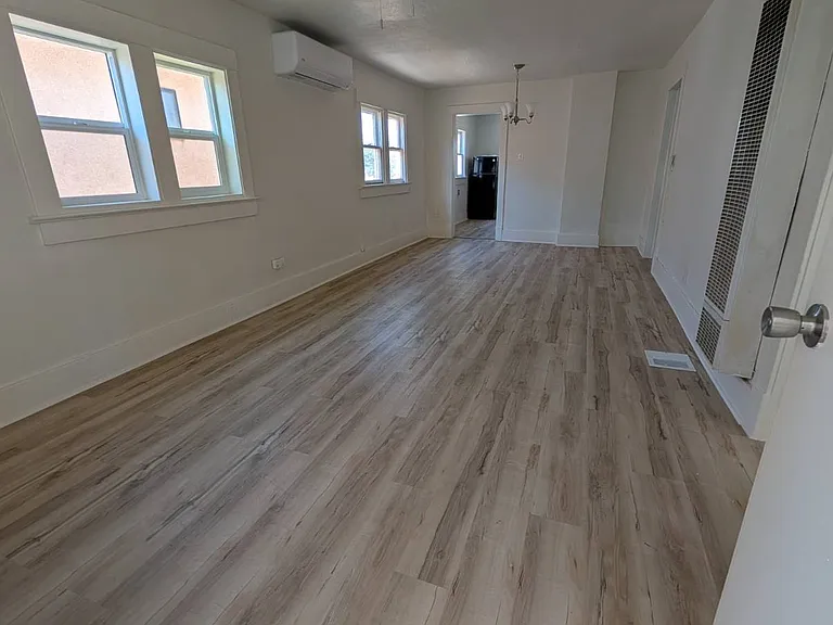 1219 Edith Blvd SE — Photo 6