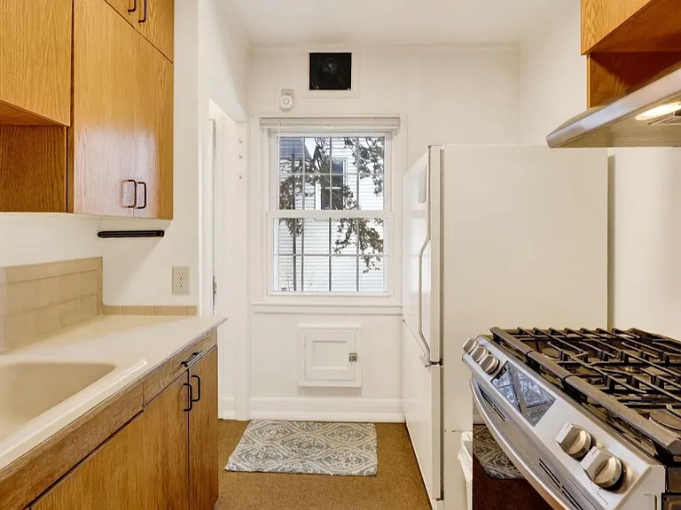 514 W Lakeside St — Photo 8