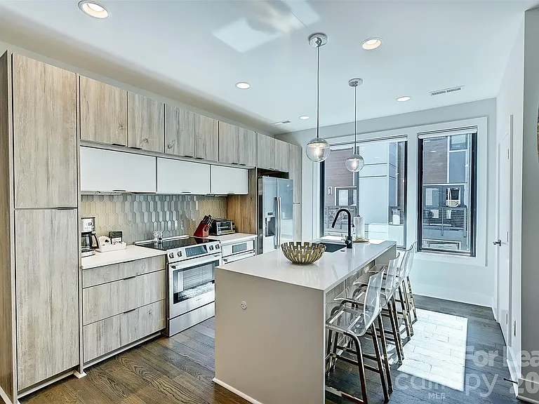 1208 Minter Pl — Photo 6