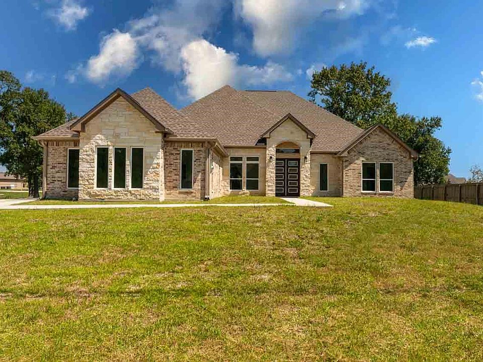 1st image of 135 Colonial Estates Dr