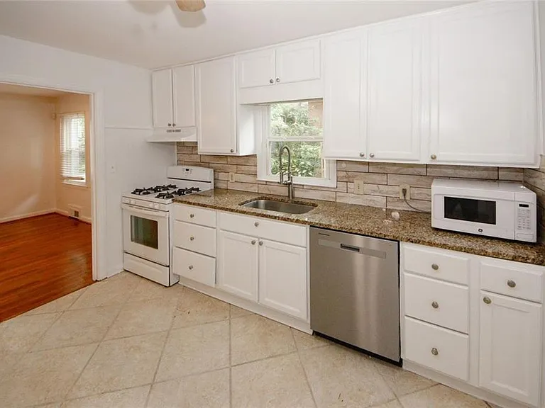 895 Durant Pl NE — Photo 11