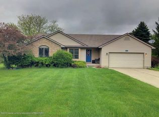 305 E Herbison Dr, Dewitt, MI 48820