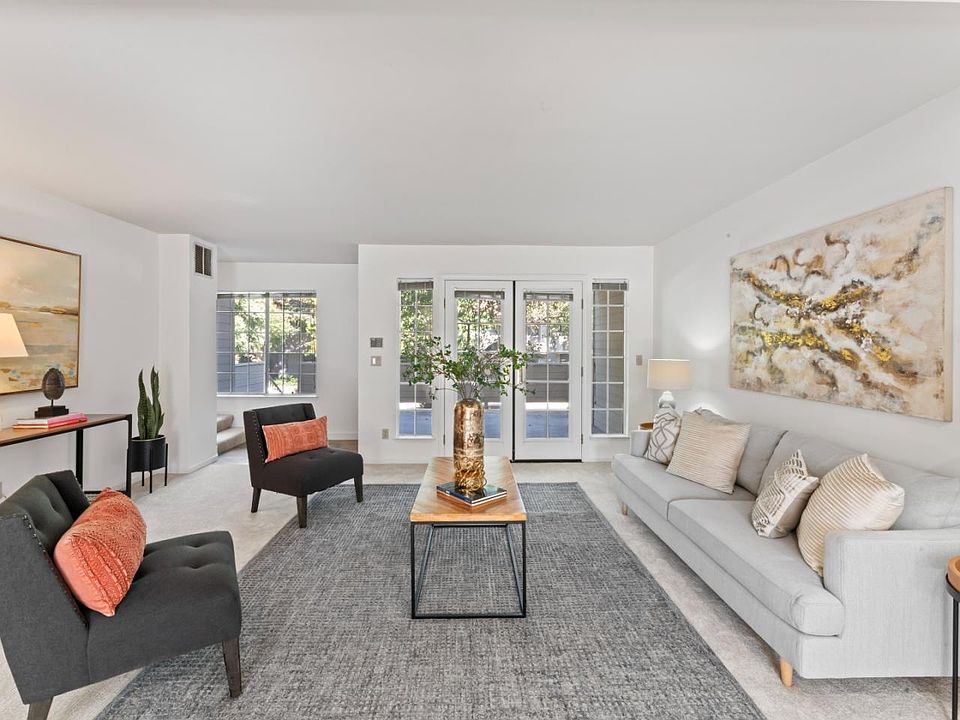 1st image of 705 Hibiscus Pl