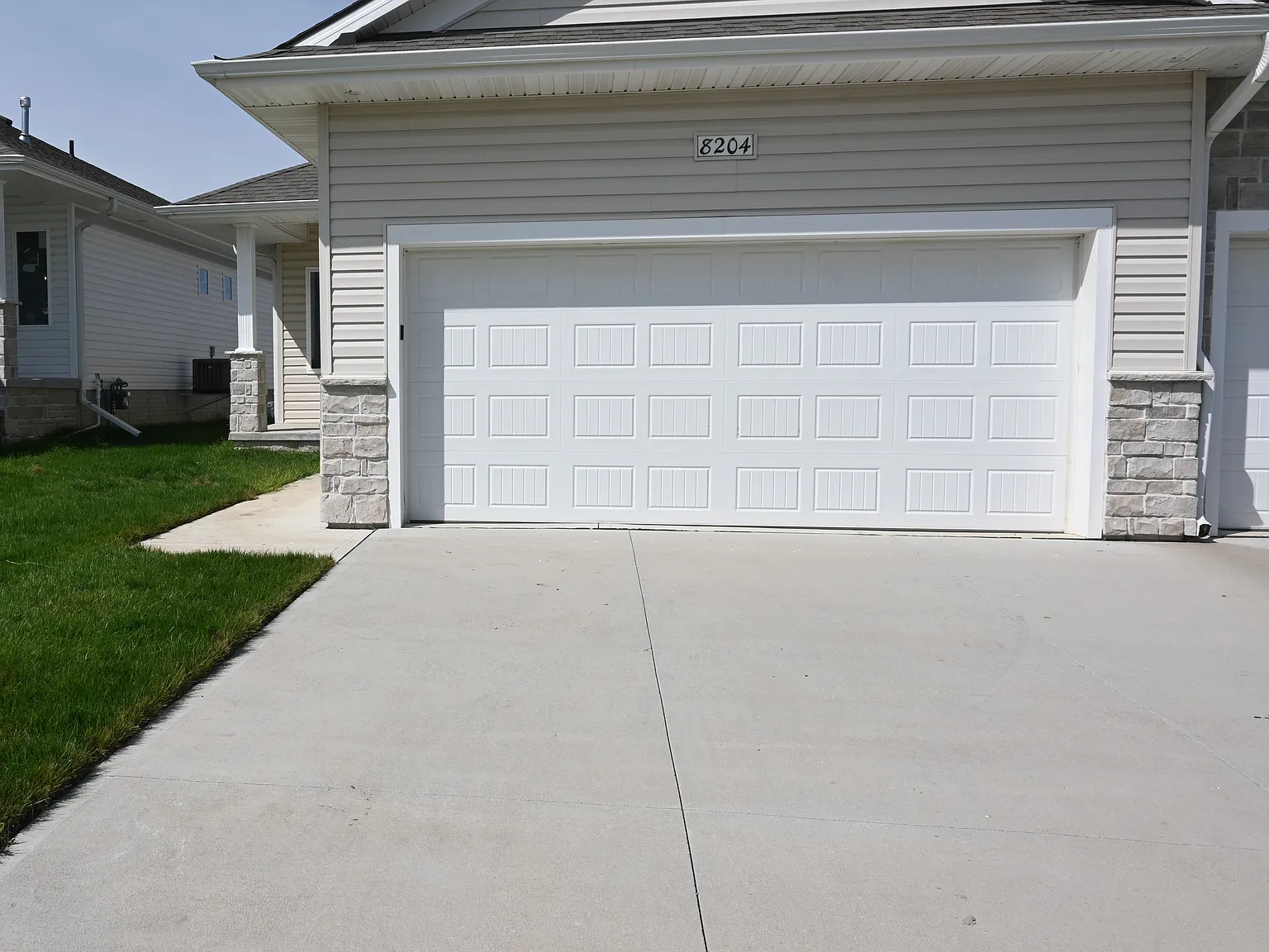 3 bed, 1902 sqft, $2,500 — Photo 1