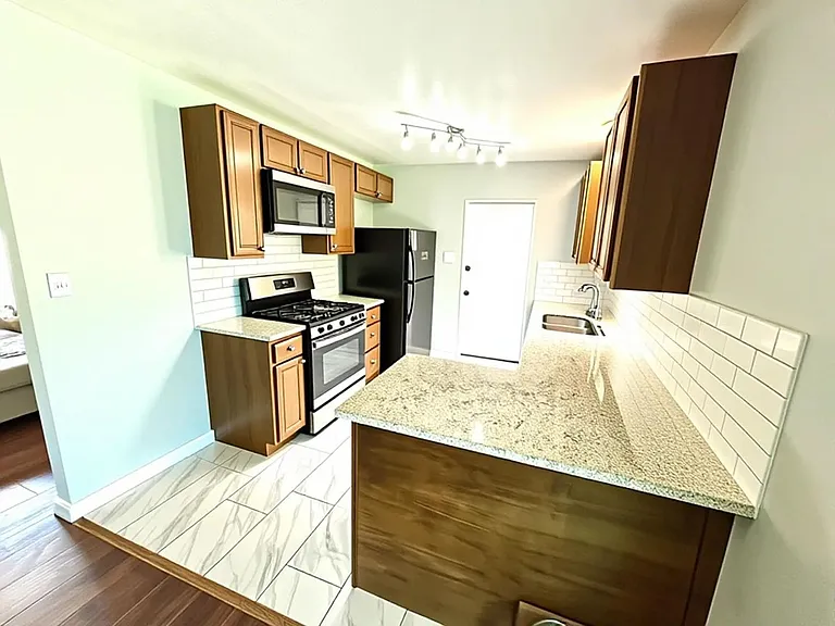 4111 Judivan — Photo 11