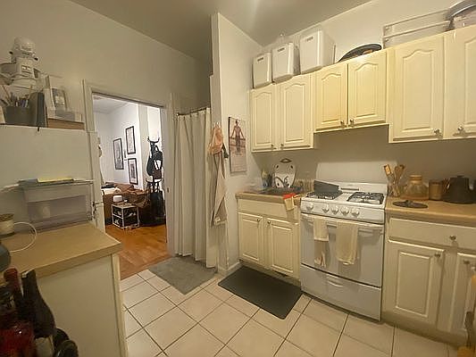 3rd image of 430 E 9th St #2