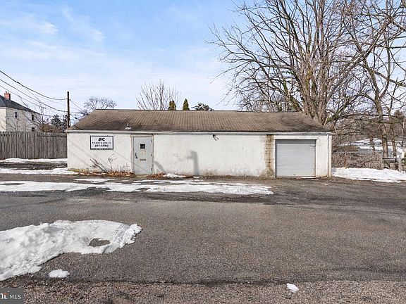 2nd image of 1013 Rapp Aly