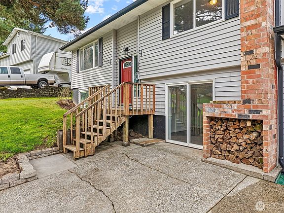 2nd image of 137 Rollingwood Drive
