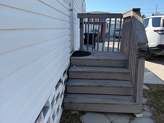 4th image of 4125 Park St N #829