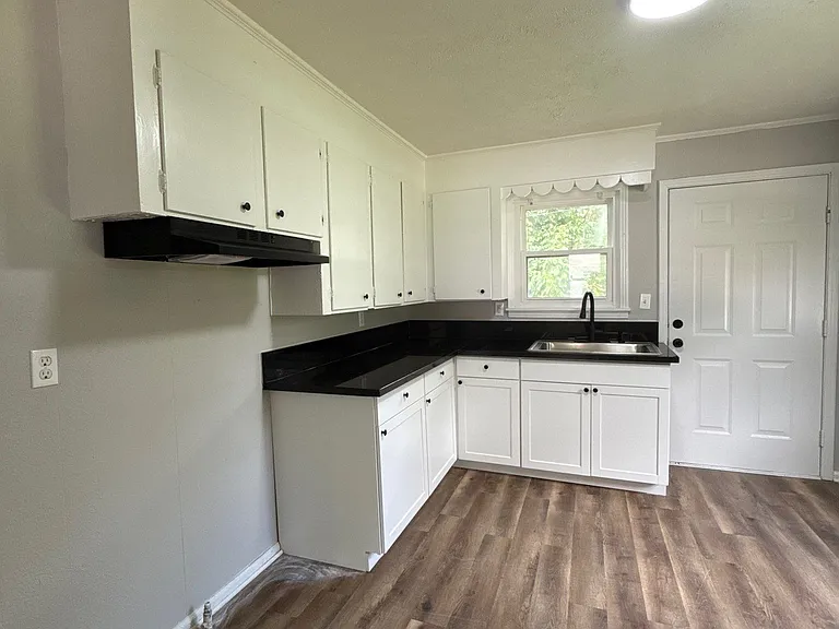 916 Monroe Ave #1 — Photo 10