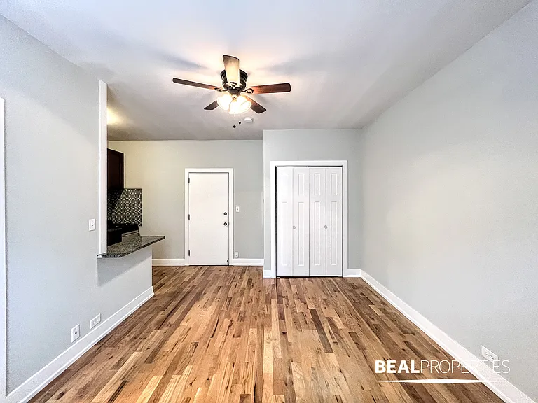 635 W Barry Ave — Photo 8