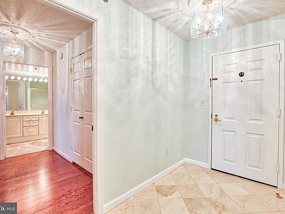 Foyer with ceramic tile