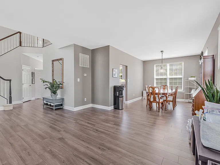 611 Curtin Pl SE — Photo 9