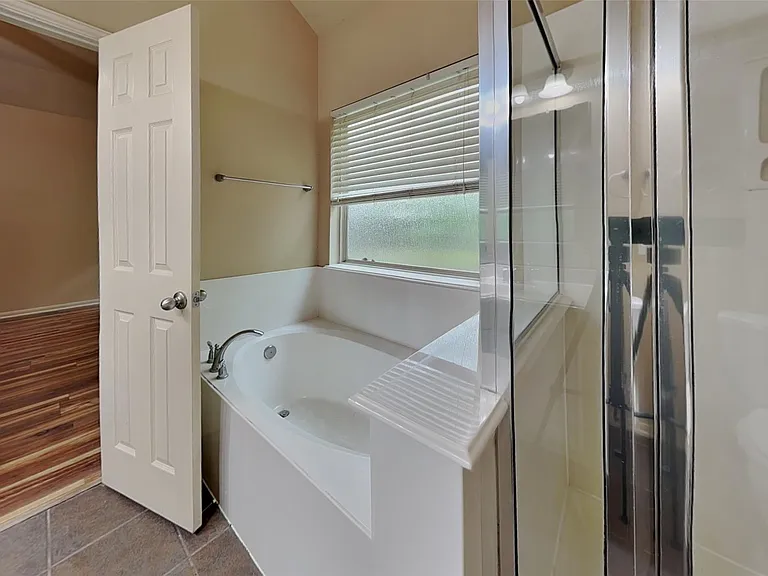 1411 Cameron Park Ln — Photo 12