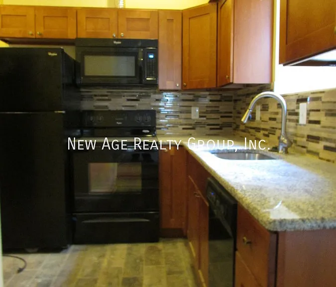 4011 Green St #2 — Photo 2