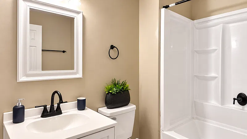 3 bed, 1.0 bath, $1,350 — Photo 2