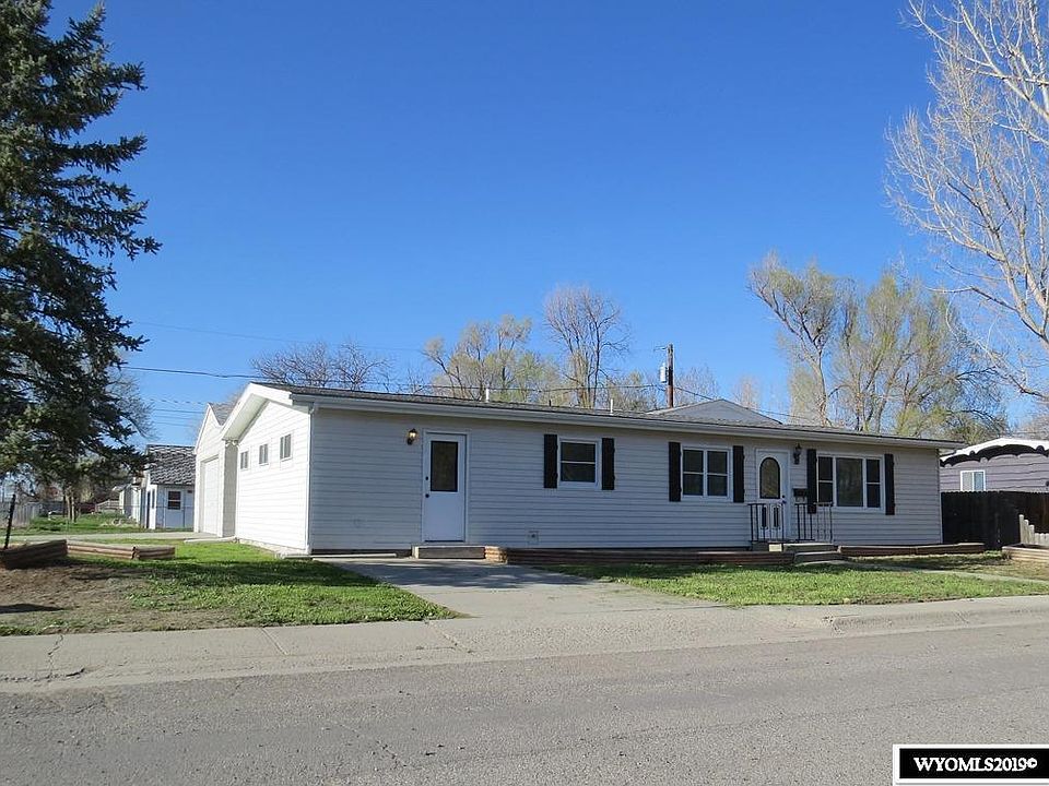 1st image of 904 E Lincoln Ave