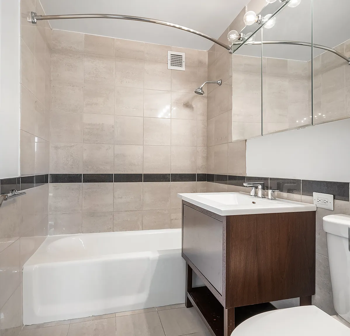 35 West 33rd Street — Photo 4