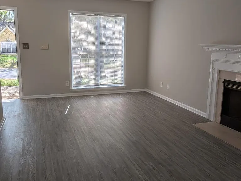 6319 Richfield Ln — Photo 3