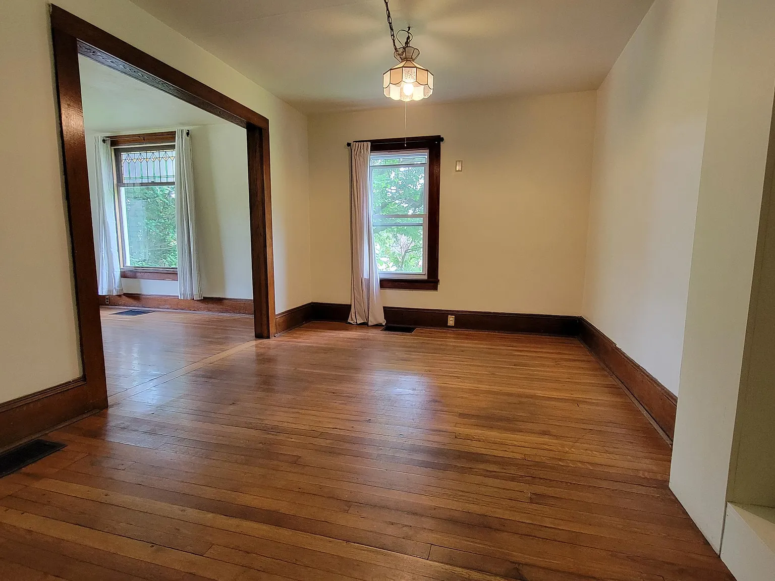 3 bed, 1300 sqft, $2,250 — Photo 2